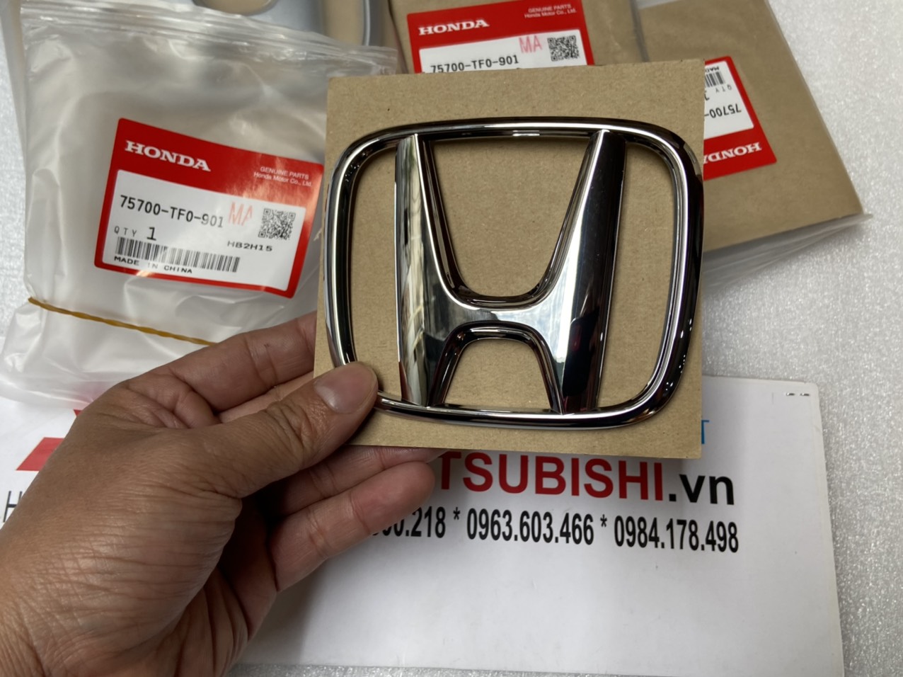 Lô gô trước xe Honda CIVIC 2022-2024